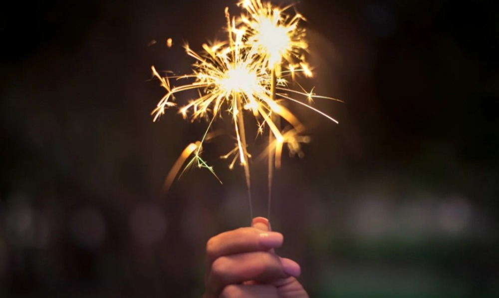 Бенгалын гал цацраад дууссан ч төмөрт нь 5-6 секундын турш цогшил байдаг